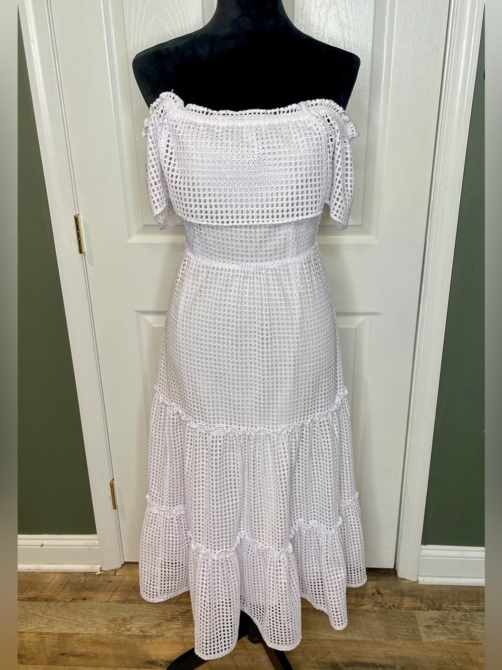 Lilly Pulitzer Off-Shoulder White Eyelet Maxi Dress size xxs